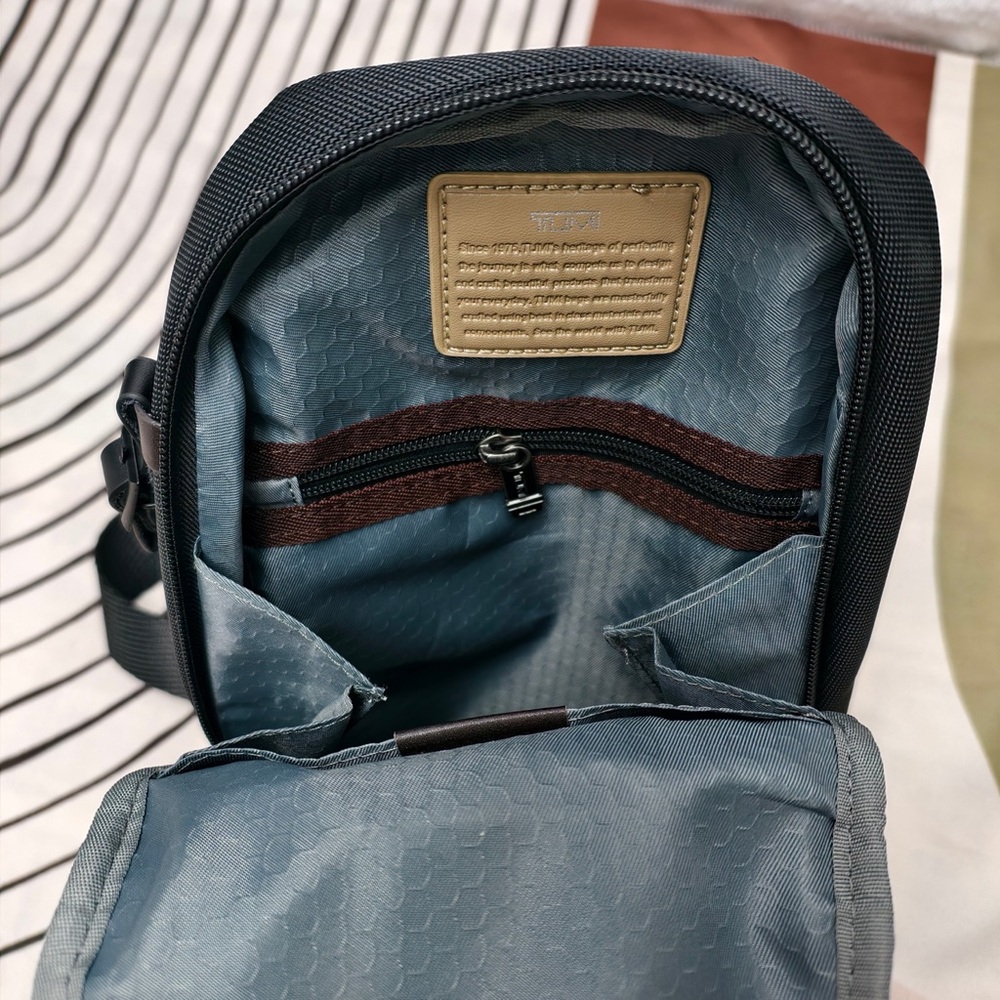 🥥Tumi Alpha Bravo Compact Shoulder Bag|Chest Pack - Picture 6 of 6